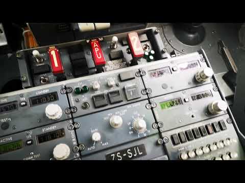 B737 800 APU start and cockpit prep