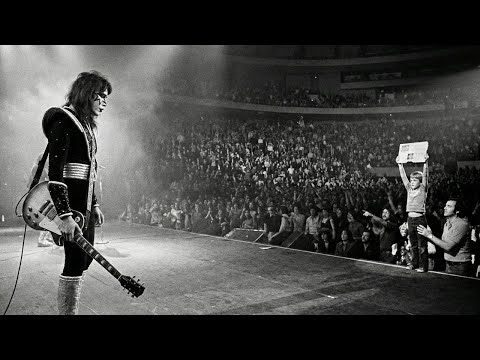 Ace Frehley STOOD Still When a Little Boy Held Up a Sign — What He Did Next SHOOK MSG