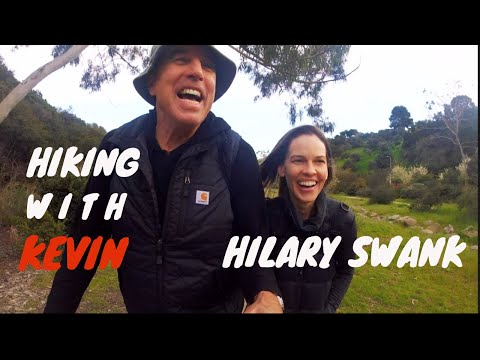 Hilary Swank reprimanded by flight attendant!