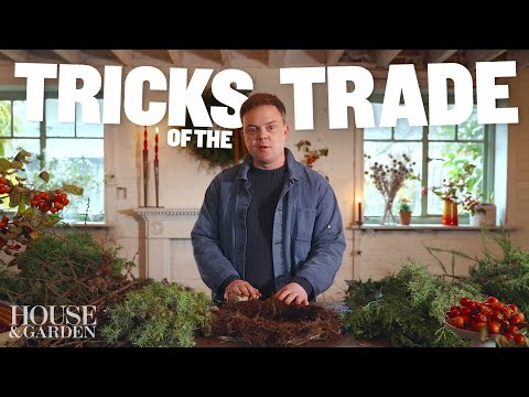 Florist’s Guide to Making a Christmas Wreath, Festive Garland & Table Decorations