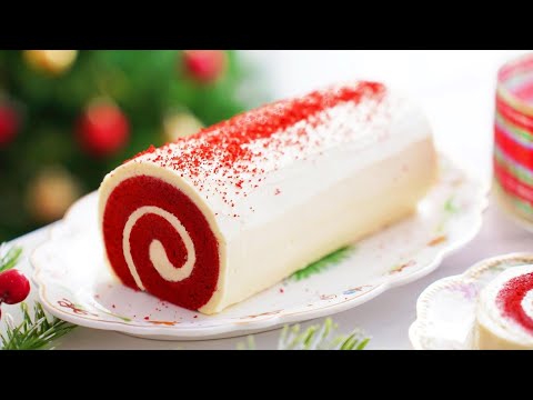 This year's Christmas cake is a Red Velvet roll cake. 🎄 It's so good. fantastic.😋