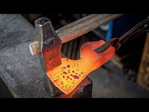 Forging a Carpenters Axe with @torbjornahman