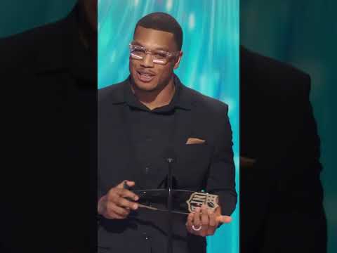 DJ's walk-off game-winner is your Moment of the Year π€© #nflhonors #djmoore #chicagobears