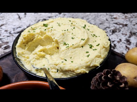 Easy Creamy Mashed Potatoes and Savory Gravy: Grandma's Thanksgiving Recipe