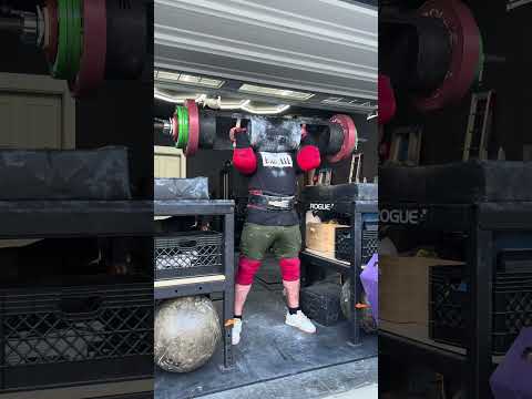 Firing up! 401lbs flying like 376ish did a week ago. Locking in for The Arnold’s and World’s 💪