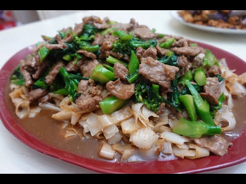 Beef Hor Fun with Brown Gravy and Chinese Broccoli