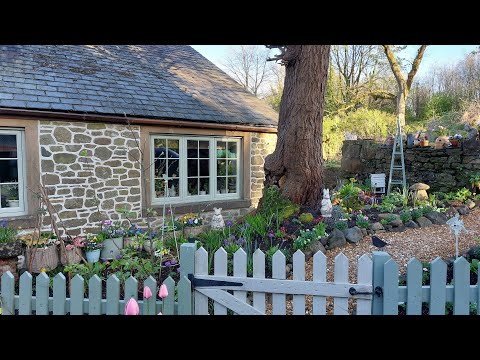 April tour of our English Cottage Garden