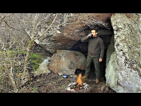 Survival in the Canyon, Bushcraft Camp, Charcoal Water Filter, Stone Underfloor Heating