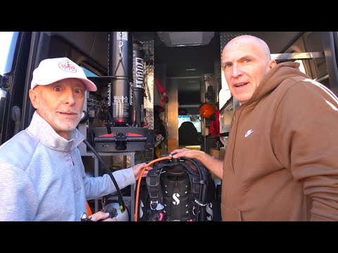 Tec diving instructor audits recreational long hose configuration