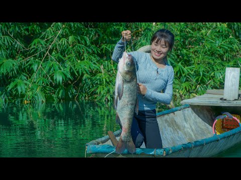 Fighting Giant Silver Carp Alone on the Lake
