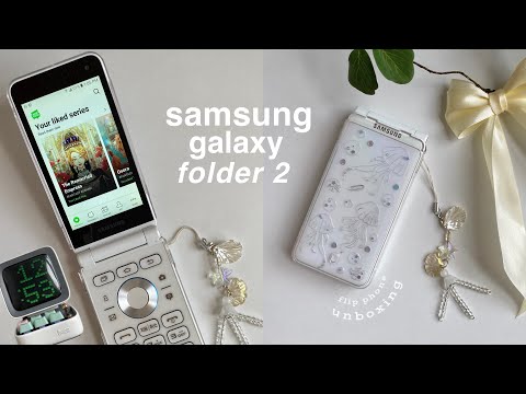 aesthetic korean flip phone in 2025 🪼 samsung folder 2 unboxing ft. divoom ✨