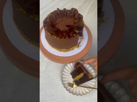 I made myself a birthday cake 🥰 Chocolate cake with a pistachio kadaif centre 🤤 #cake #chocolate