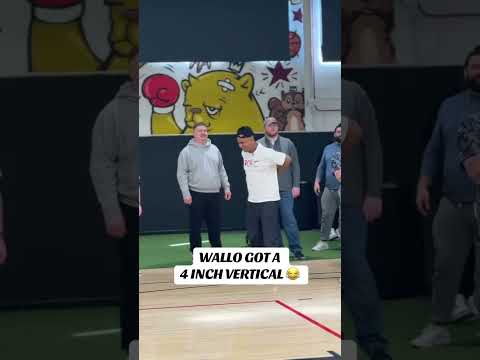 Wallo’s back was hurting 😭 @KFC