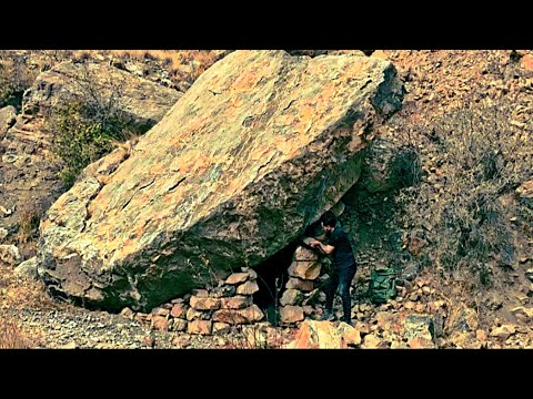 Bushcraft in the Realm of Rock Giants: Exploring Hidden Shelters and Survival Skills