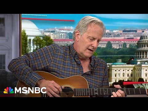 Jeff Daniels gives live performance inspired by No Kings Protest of the Trump Administration