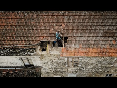 Rescuing the Roof of Our 7-Metre-High Farmhouse (By Hand) (#64)