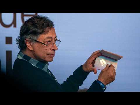 Presidente Gustavo Petro presenta en detalle a los colombianos el nuevo pasaporte