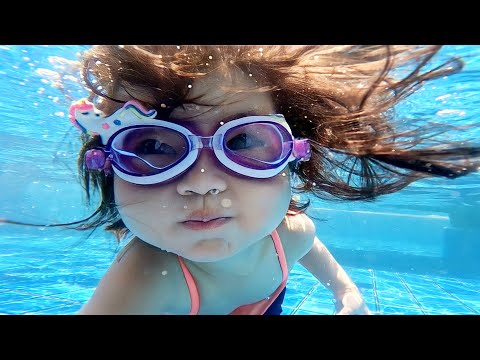 [SUB] RUDA Showing Off Her Swimming Skills in Bali! (Indonesia, Kuta🇮🇩)