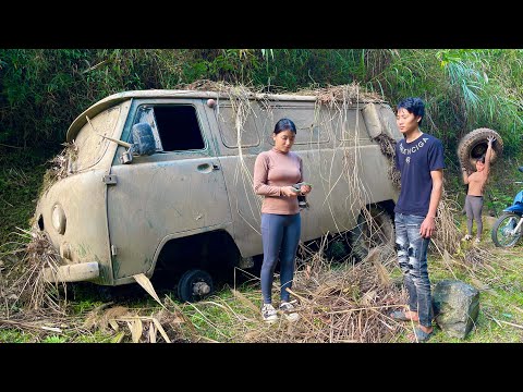 The young woman repaired and restored an old, very dirty UAZ ambulance.