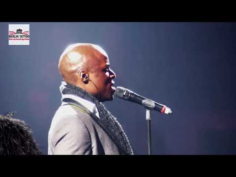 Amazing Grace with more than 200 bagpipes; live in Berlin