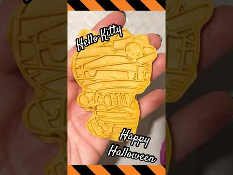 Hello Kitty Halloween Playdough Craft #HelloKitty #HappyHalloween #Shorts