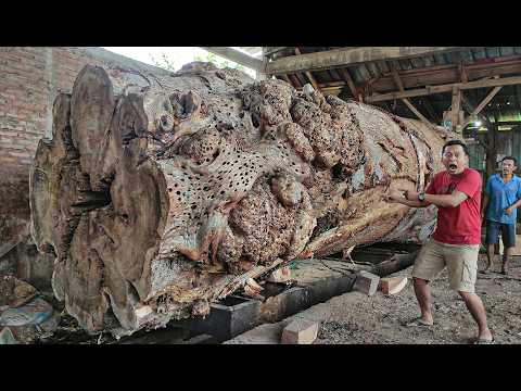 HORROR MOMENT! Bomber Saw Cracks Giant Timber With Brutal Force at the Sawmill