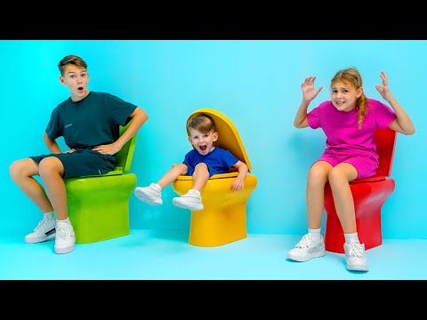 Drei Farbspiele mit Toiletten