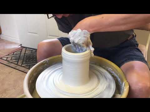 317. A Cylinder Pulling Lesson with Hsin-Chuen Lin 林新春 示範拉瓶坯