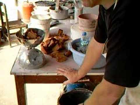 SIMON LEACH -  A simple clay / ash glaze