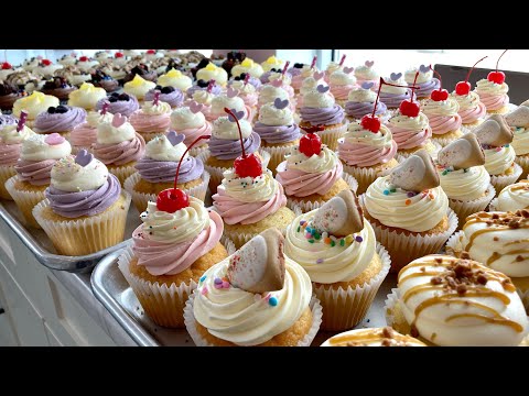 Decorating 200 Cupcakes in LESS than an Hour! | Unedited Cupcake Decorating 4K