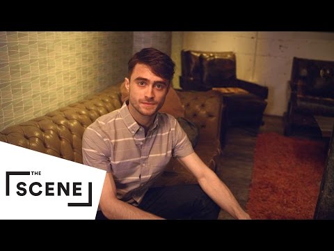 丹尼爾雷德克里夫 Daniel Radcliffe 說：「其實哈利波特的眼鏡只是個流行趨勢！？ 」｜73個快問快答 EP8