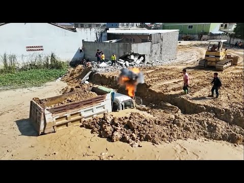 Unexpected Truck OMG!! 😱 Everything Happens in Seconds — Very Dangerous! Safety First Always