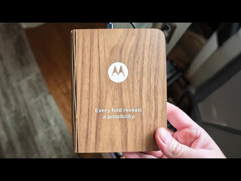 IS MOTOROLA CREATING A SURFACE DUO FOLDABLE!? FINALLY THEY ARE ENTERING THE FOLD MARKET!!