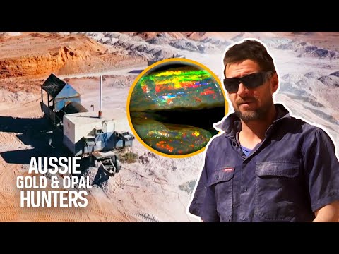 Blacklighters Unearth $120,000 Opal Jackpot in The Heart Of Coober Pedy | Outback Opal Hunters