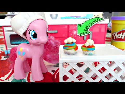 MY LITTLE PONY BAKING WITH PINKIE PIE // TINY FOOD RAINBOW PLAY DOH CUPCAKES! // Mommy Etc