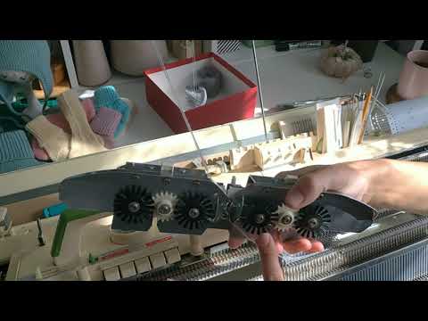 Носочки для новорожденного без шва на вязальной машине.