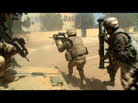 The hunt for jihadists in the Malian desert (Never-before-seen footage)