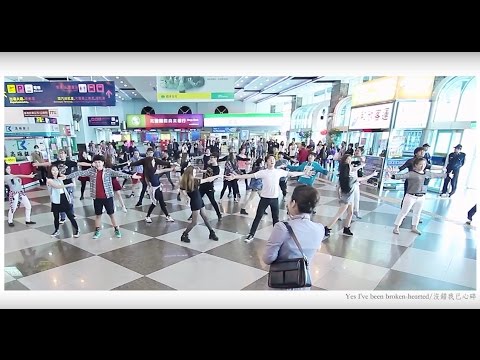 媽媽咪亞,超感人機場求婚 Best Surprise Flash mob Proposal at Kaohsiung Airport