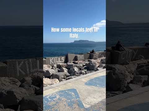 How some locals feel about tourists in Italy #mondaymoments