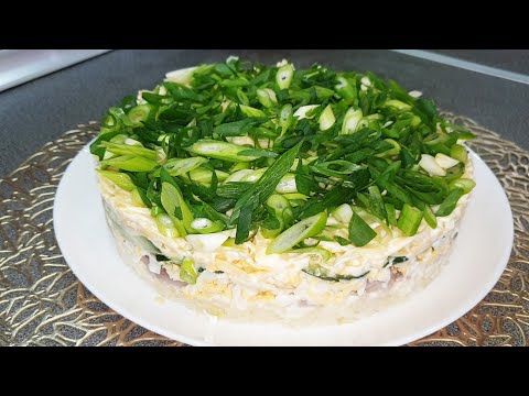 Serious competitor "Herring under a fur coat". The most Christmas salad.