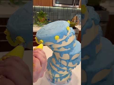 Guess what cake I am decorating!? #cake