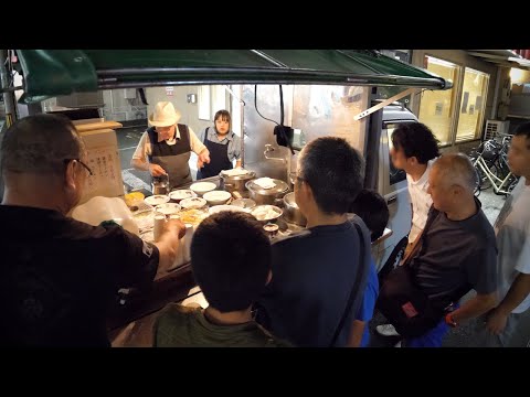埼玉）ラーメン一杯５００円。７８歳大将と孫娘の深夜屋台に密着丨Japanese Street Food