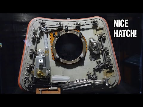 Explaining the Apollo hardware on display at Seattle's Museum of Flight