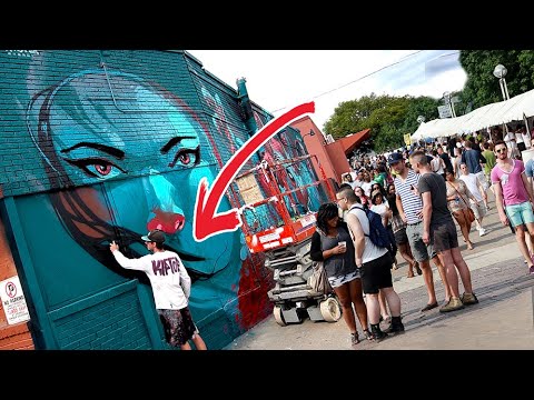Thrilling 30,000 People w/ This Huge Alluring Mural 😱