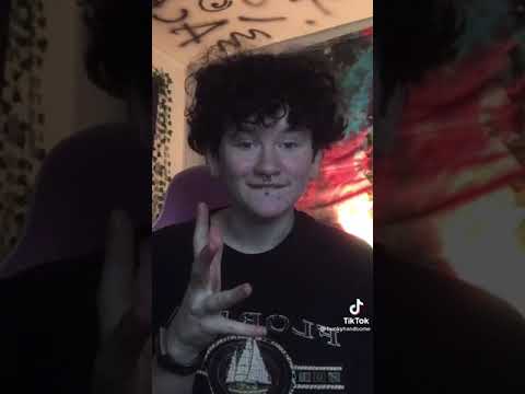 Best advice if you don't know what your gender is! | @hunkyhandsome