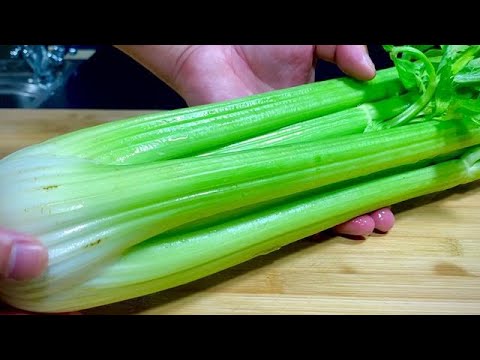 Many people make mistakes with fried pork with celery. No wonder it has to be delicious. Just do t