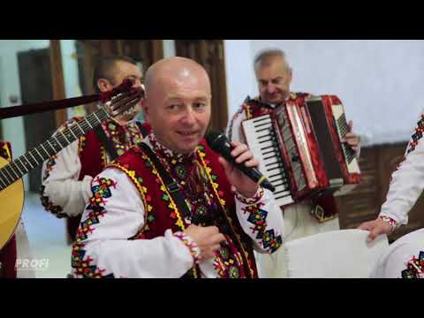 веселі музиканти на весіллі за столами ВЕСІЛЬНІ ТРАДИЦІЇ В ТЕРНОПОЛІ Настасівські музики