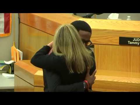 "I LOVE YOU JUST LIKE ANYONE ELSE": Botham Jean's brother asks to hug Amber Guyger