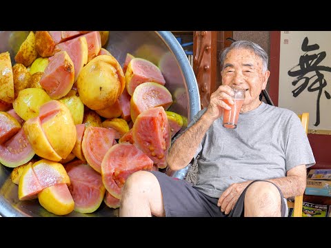 Traditional Okinawan Lunch Made by an 88-Year-Old Grandpa | Homemade Guava Juice & Yushi Tofu