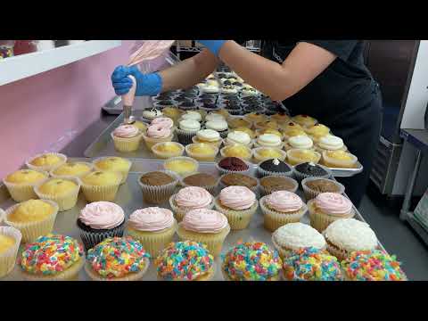 REAL TIME Cupcake Decorating